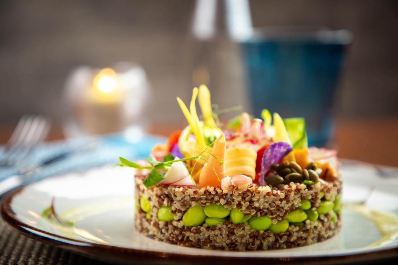 풀만 두바이 쥬메이라 레이크 타워 외부 사진 Quinoa salad