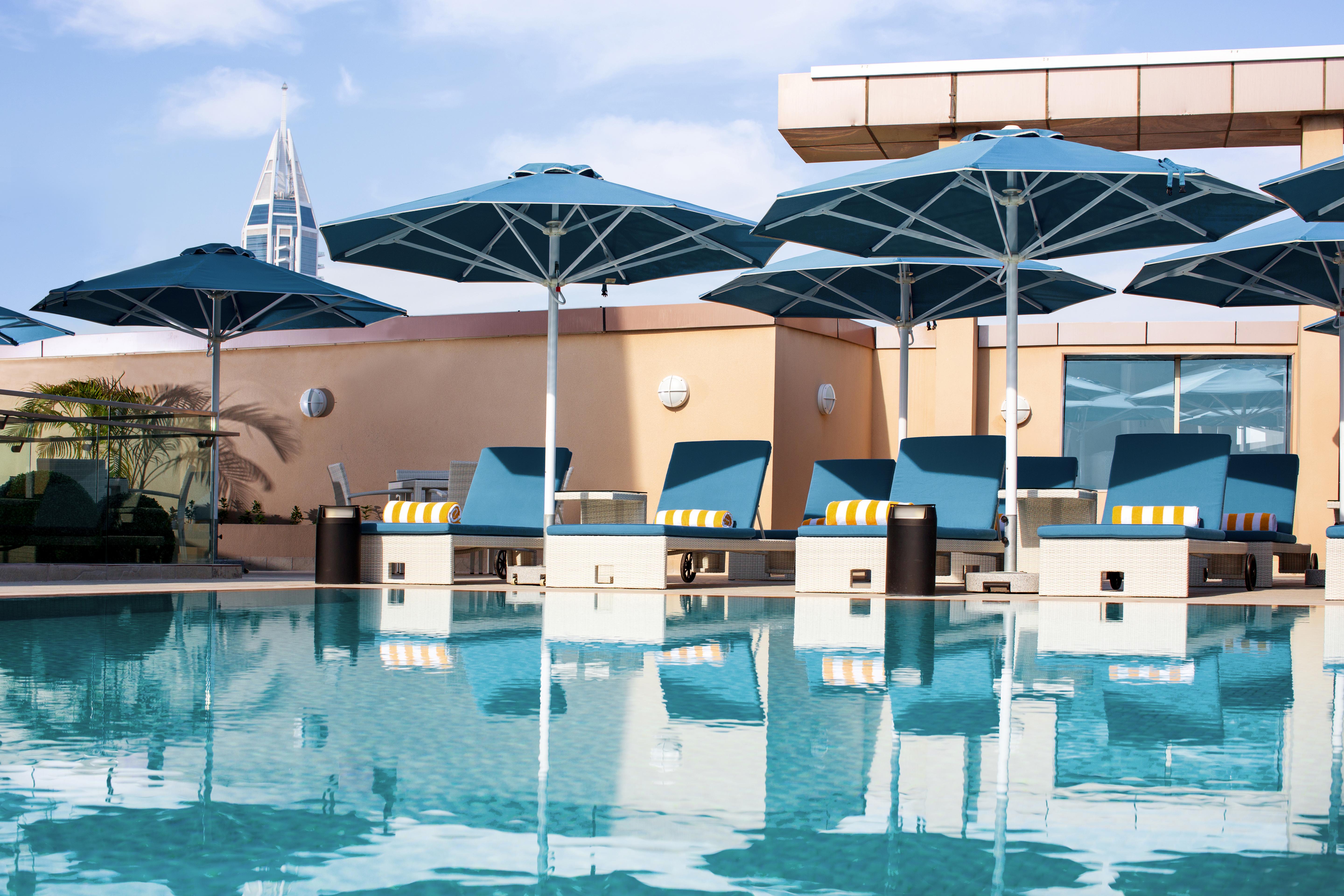 풀만 두바이 쥬메이라 레이크 타워 외부 사진 The pool at the Westin Dubai