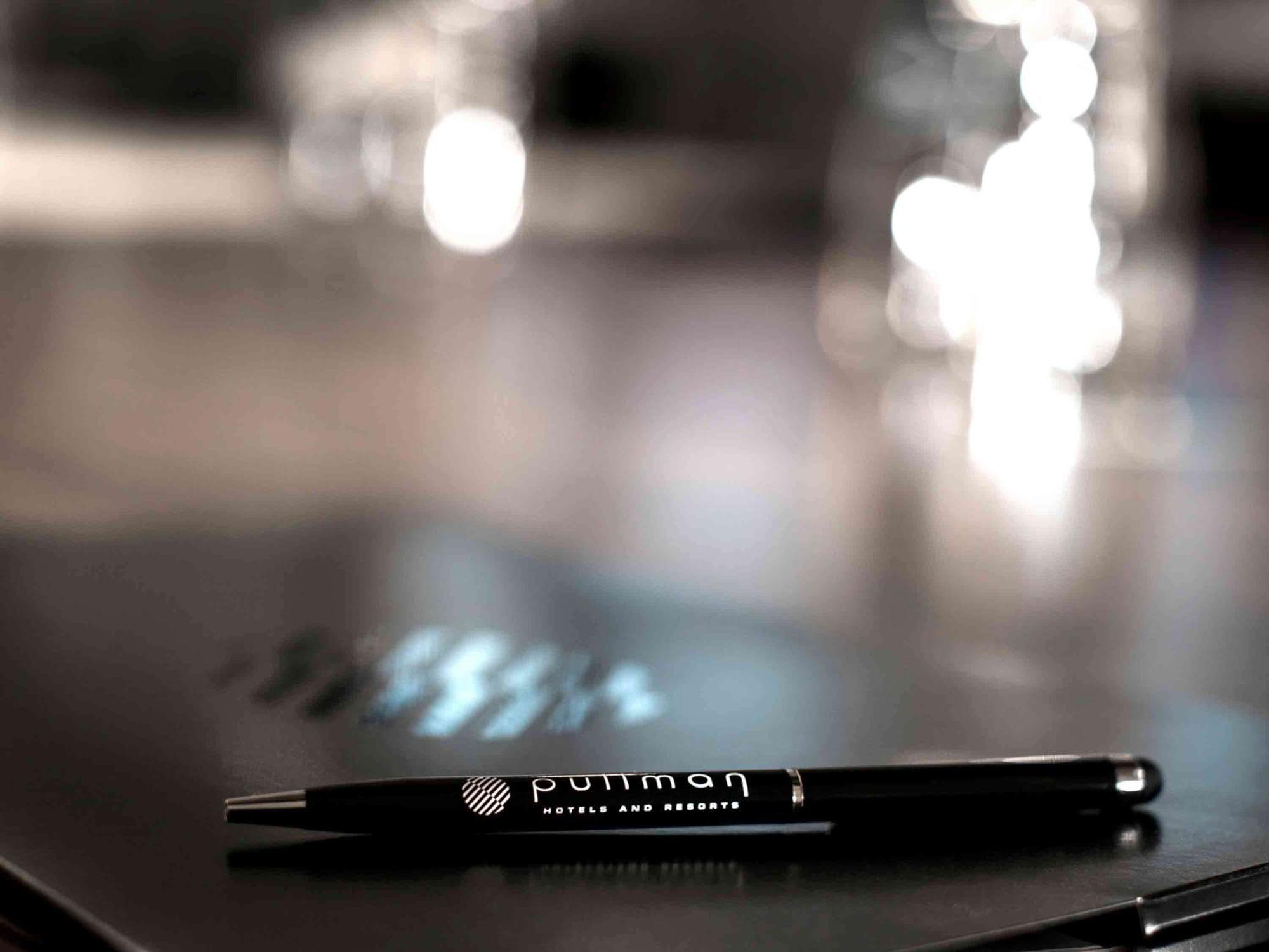풀만 두바이 쥬메이라 레이크 타워 외부 사진 Ponman ballpoint pen