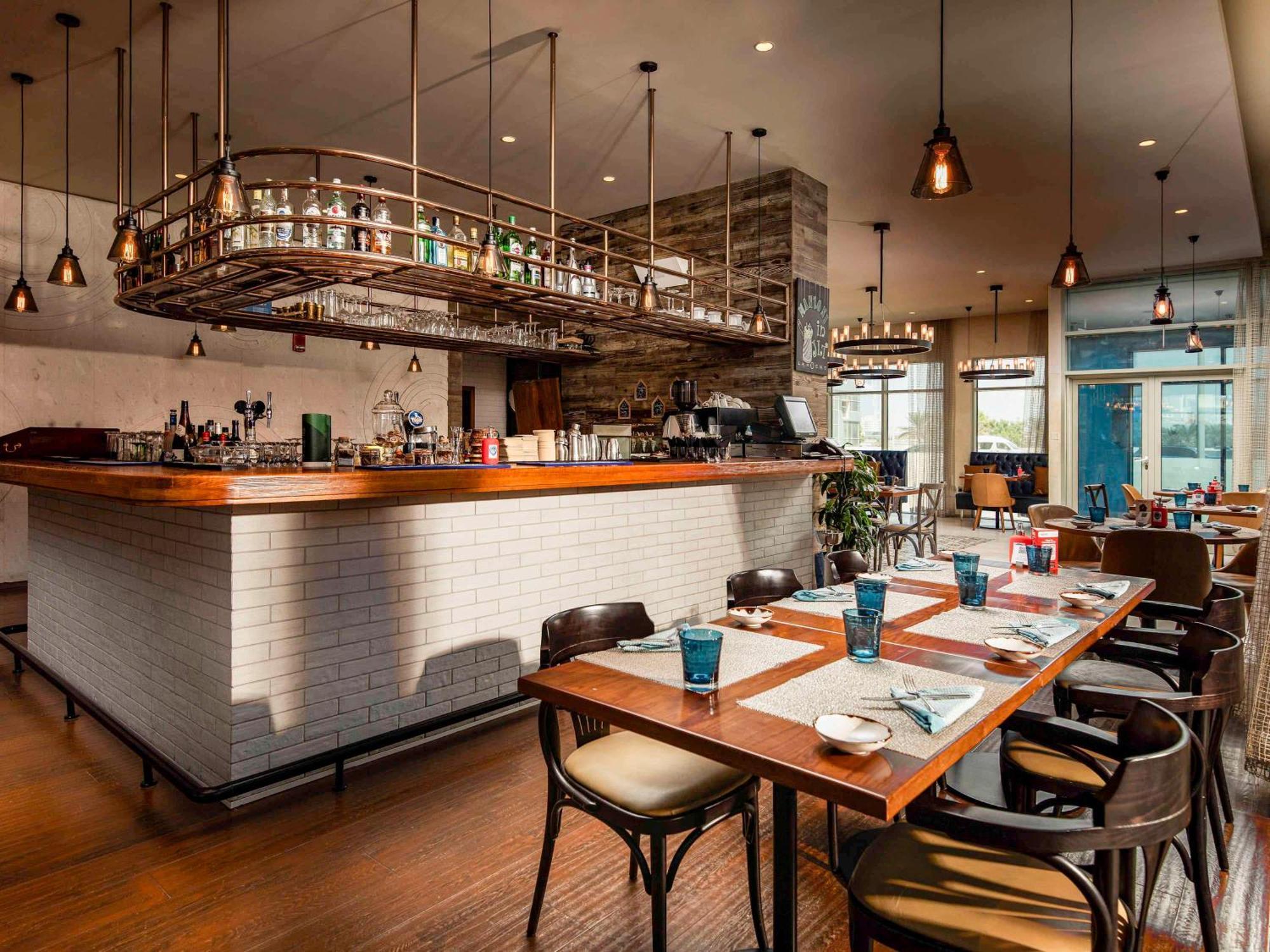 풀만 두바이 쥬메이라 레이크 타워 외부 사진 The restaurant