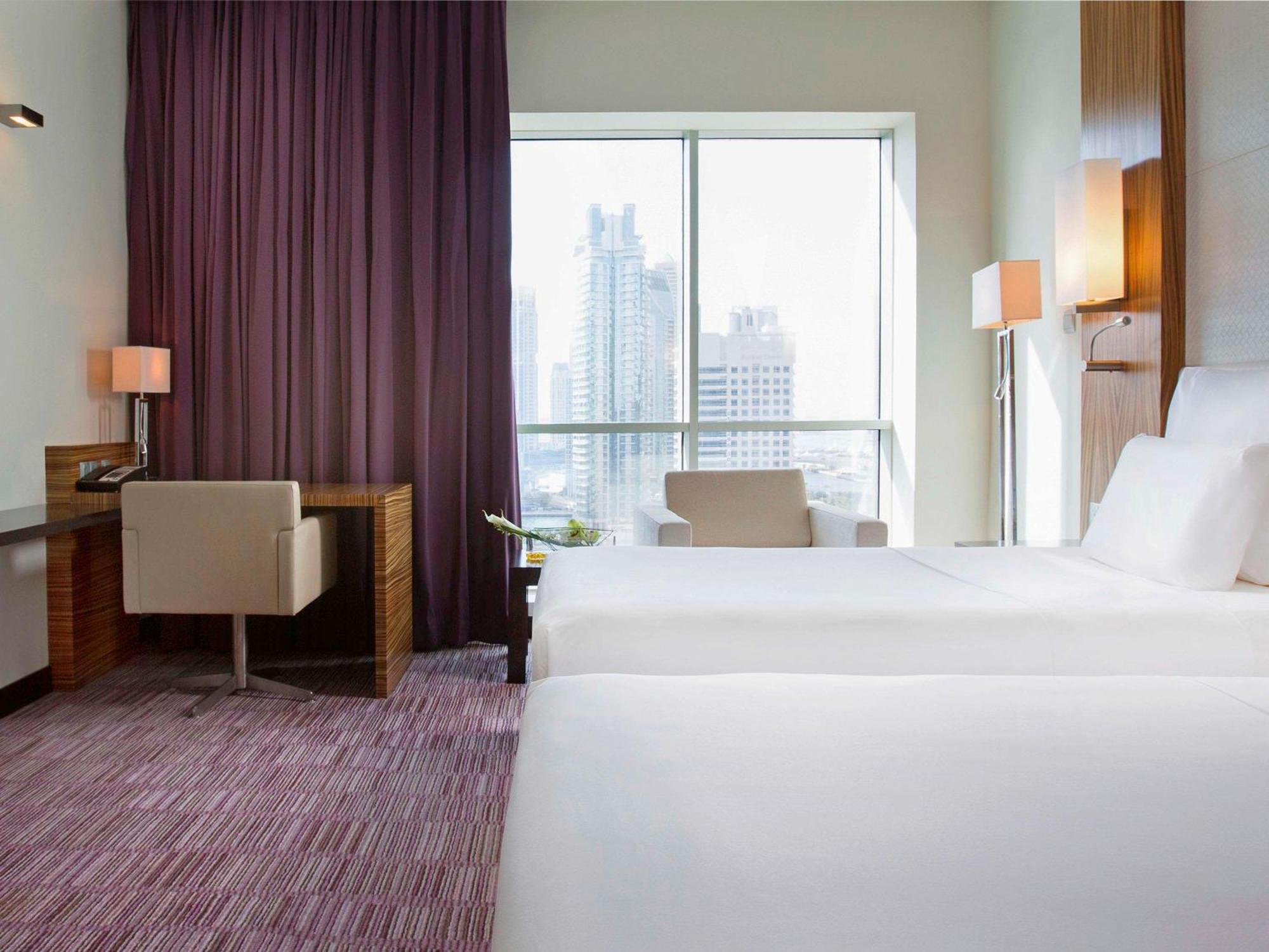 풀만 두바이 쥬메이라 레이크 타워 외부 사진 A typical room at the hotel