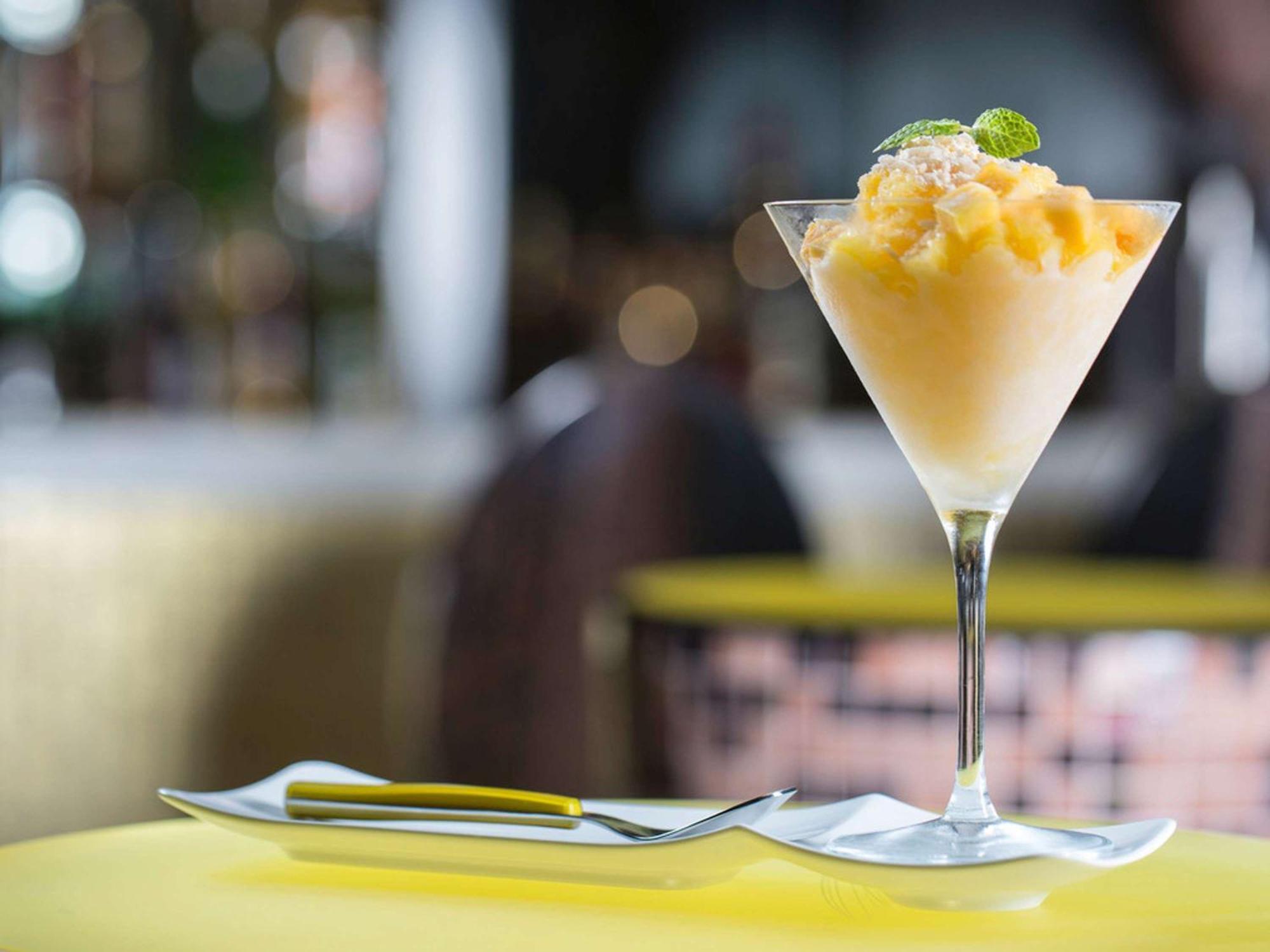 풀만 두바이 쥬메이라 레이크 타워 외부 사진 A mango lassi