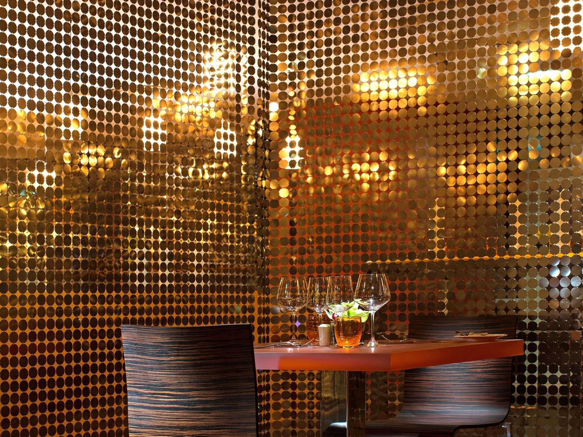 풀만 두바이 쥬메이라 레이크 타워 외부 사진 The interior of the nightclub